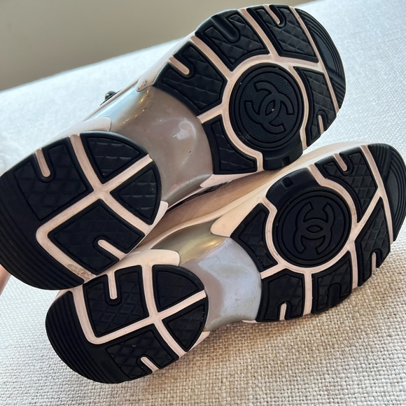 Authentic Chanel sneakers size 36.5 - Picture 7 of 10